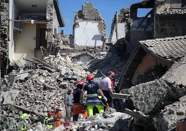 Rescue teams working among the rubble of collapsed buildings after a powerful earthquake, highlighting the importance of earthquake-resistant architecture and seismic safety measures.