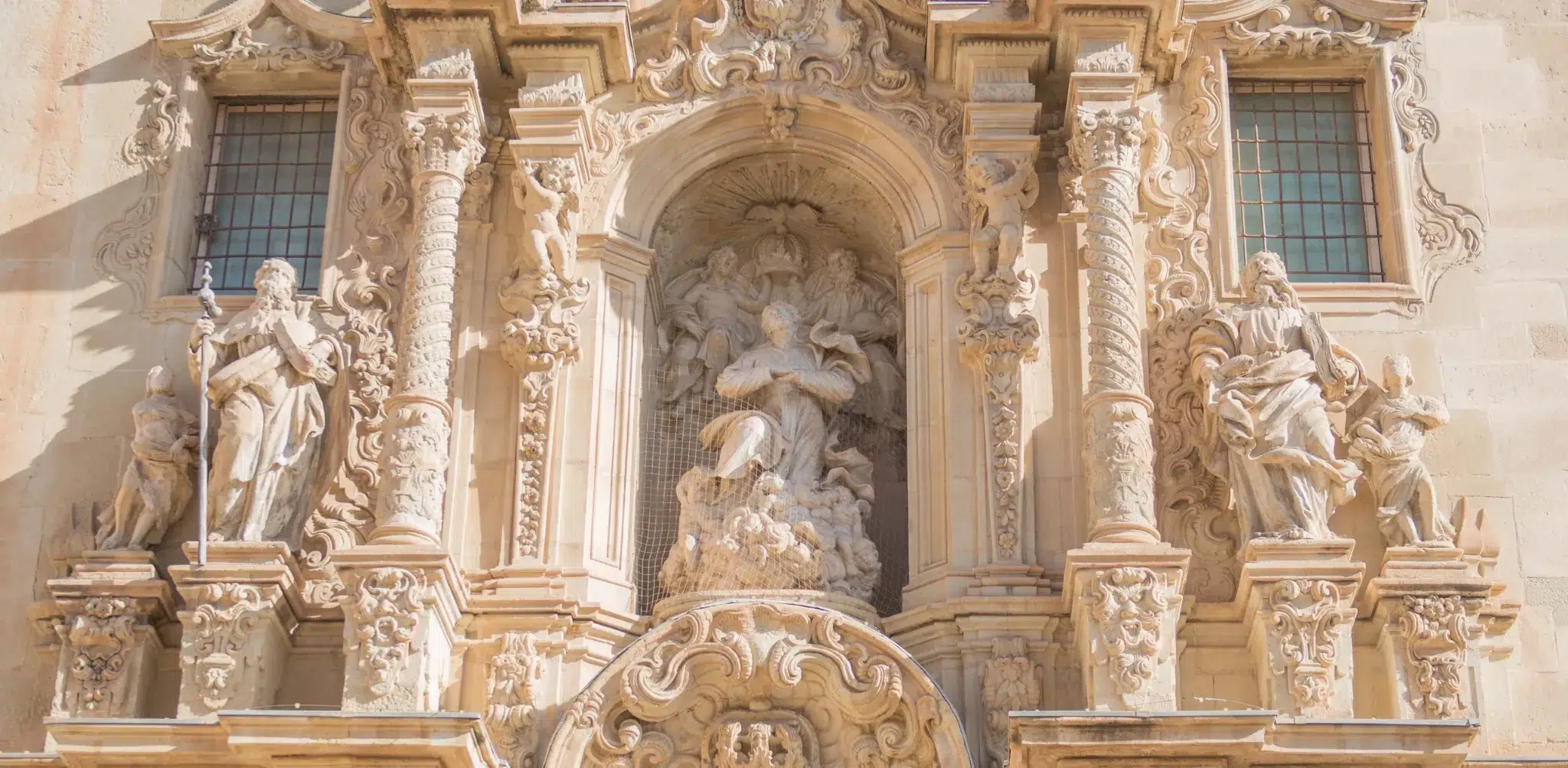 Baroque facade engaging with contemporary architecture in Alicante 