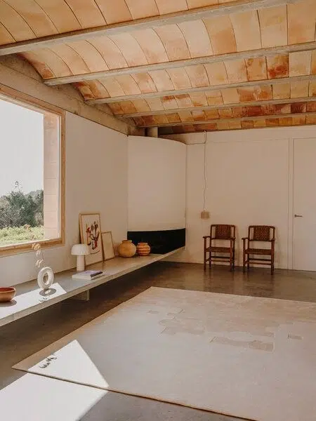 Warm stone wall texture optimized for bioclimatic architecture