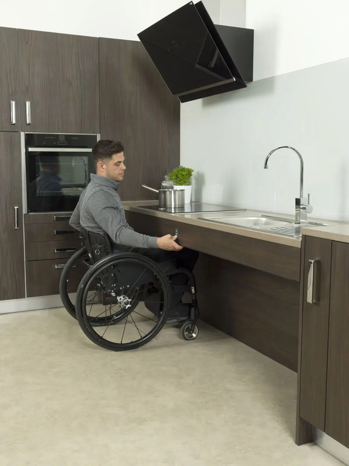 Adapted kitchen designed for accessible housing