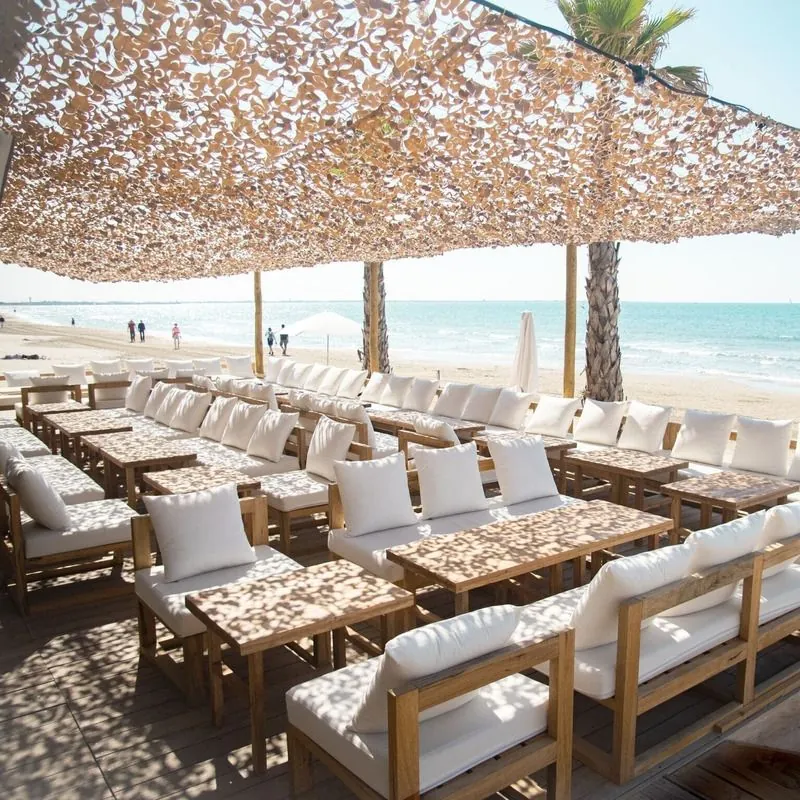 Textile shading on beach terrace for dual seasonal design